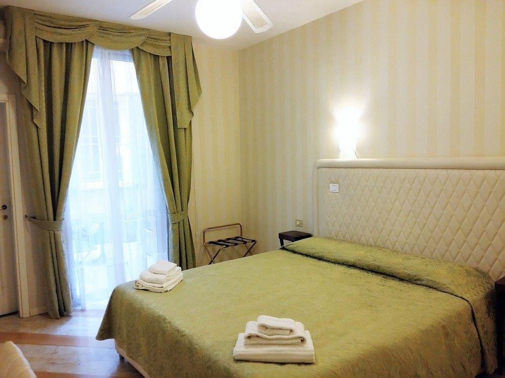 Residenza Due Torri Check In Presso Hotel Centrale Vicolo Cattani 7 Bolonya Dış mekan fotoğraf